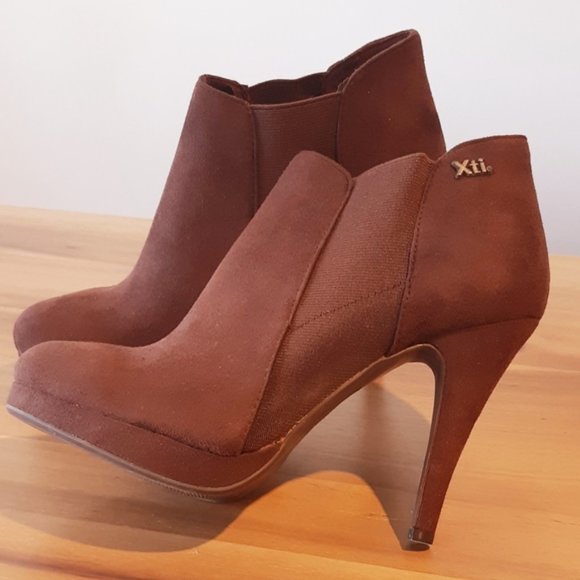 Chocolate color Suede Booties - Picture 5 of 6
